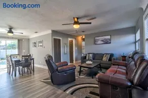 Coral Coastal Retreat - Image 2