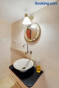 Nino 1 BHK in Bandra by Squareone Stays - Image 2