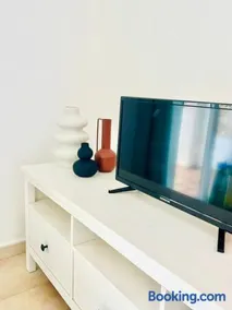 Merveilleux appartement avec jardin, terrasse et piscine | Vue jardin | Adapté au travail à distance - Image 3