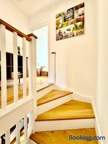 Beautiful Modern 2 Bed house combined with a vintage feel near Central Cambridge Sleeps 4 - Image 5