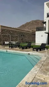 Luxury garden floor Private Heated Pool 3BR - Image 4