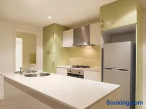 Liberty bay holiday Spacious two bedroom, two bathroom with sea views - Image 3