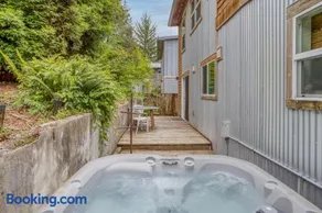 Modern Manzanita Retreat - Meredith Lodging - Image 1