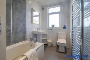 Ashgrove House - 3 bedroom - Image 4