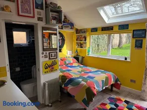 Cherry Cottage Retro Stay, Stourport-on-Severn - Image 2
