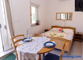 B studio apartment near the beach with sea view - Image 2