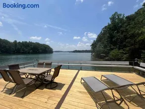 Lake Lanier Lakefront, 7B 6BA 11 beds, private pool, dock, and sand volleyball court 9200 sqft - Image 3