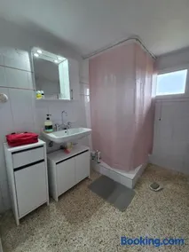 Joannas Guest House - Image 1