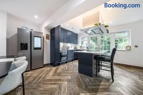 Parkgate Cottage Countryside Stay at Chelsfield Retreat - Image 4