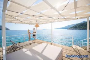 BEACHFRONT SARI VILLA WİTH PRIVATE SWIMMING POOL - Image 2