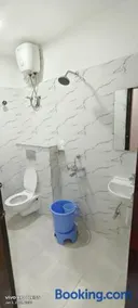 Oyo B.K International Guest House - Image 4