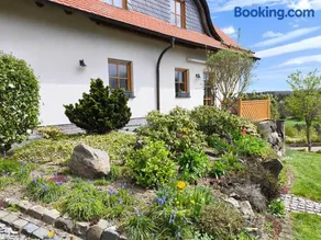 Familienorientierte Wohnung mit Terrasse, Grill und Garten | Gartenblick - Image 2