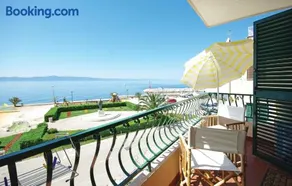 Seafront Studio Apartment+Balcony - Image 2