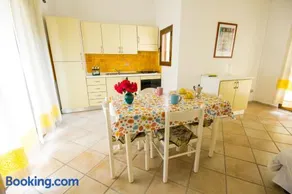Iris Houses - Image 4