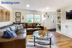Harbortown Hideaway - Image 3
