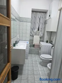 Lady's house - Image 4