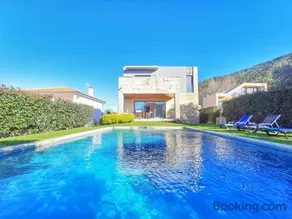 Hill & Beach house - Image 2