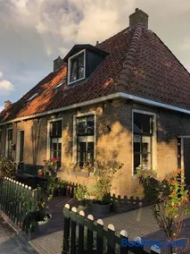 Karakteristiek vakantiehuis uit 1842 met zonnige tuin in Friesland tot 6 personen - Image 1