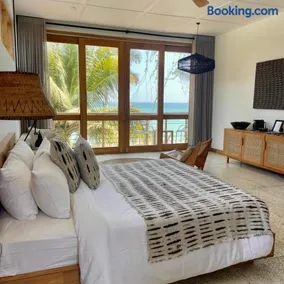 La Playa Beach Club - Image 2