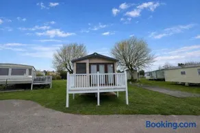 Lovely Caravan With Decking At Cherry Tree Park Norfolk Ref 70724C - Image 3