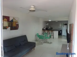 Vista para a lagoa - Enseada Azul, perto da Bacutia e Peracanga - Duas suítes Ar Condicionado - Varanda Gourmet - Lazer Completo, piscinas, quadras, sauna, pescaria, náutica, bar, restaurante, parques - Estacionamento e Portaria 24h - Image 1