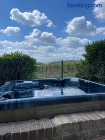 Mill Down Cottage Vineyard Retreat - Image 2