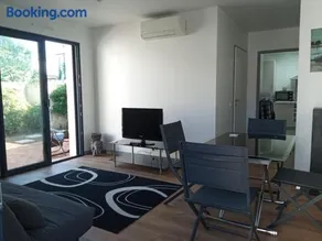 Charming new house with terrace and parking - Image 3