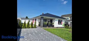 Rosenhaus Nähe Bodden und Ostsee an den Kranichfeldern - Image 1