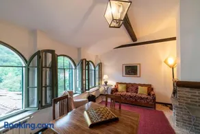 GuestHost - Castelvittorio Medieval Getaway! Roomy Apartment - Image 4