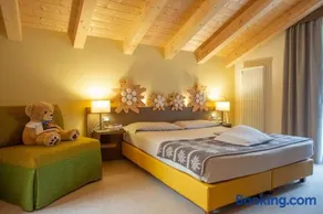 Chalet Tovel - Mountain Lake - Image 4