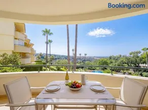 Cubo's Luxury Golf Apartment Marbella & Parking - Image 2