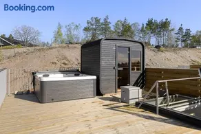 Townhouse with Jacuzzi - Image 2