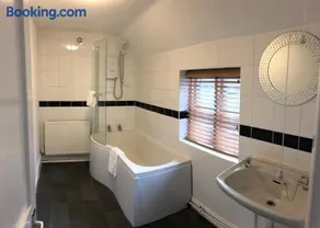 The Fox Inn Apartment - Image 2