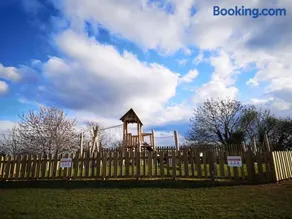 Leylandii 2 Bed Holiday Home in picturesque town. - Image 5