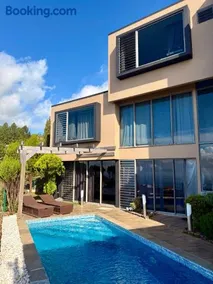 Unique suite piscine vue mer - Image 5