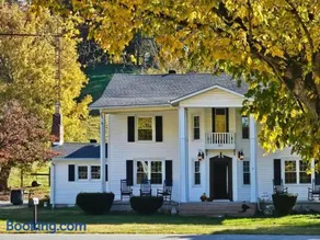 The Hudson House, Country Colonial Retreat - Image 1