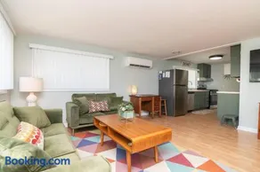 Beach Block House with Yard, BBQ and Parking - Image 3
