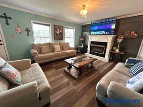 Lake House - Image 3