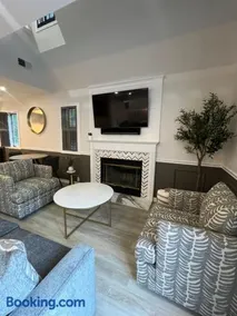 Newly Renovated Loft Villa at Norwich Spa with amenities, 3 minutes to Mohegan - Image 3