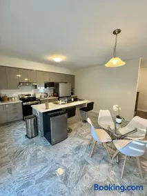 House 4 Bedrooms 6 beds 3 bath family friendly Quite and relaxation area - Image 2