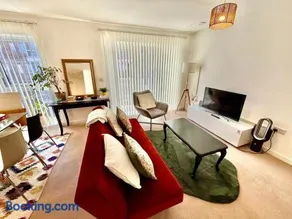 Issara Apartments 49 - Great location & Private Parking - Image 4