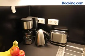Hotel Ulm Zentrum - Komplettes Zimmer, Hochbett, Android TV & eigenem Bad - perfekt für Familien & Gruppen - Image 2