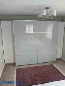 Entire 3 bedroom house in suburban area - Image 5