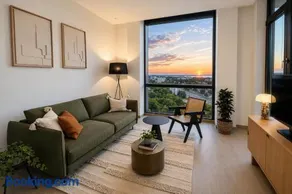 Pinnacle WoHo Sea View Apartment - Image 1
