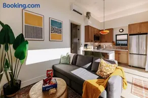 Chic Casita w BBQ, Patio, Backyard - 4 min to SDSU, 15 mins to beach, Unit B - Image 1