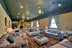 Finest Retreats - Blackton Farmhouse - Image 2