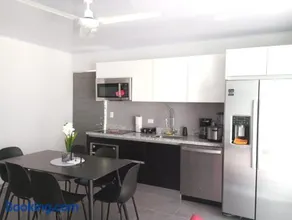 CASA MARIPOSA Punta Leona a 500 metros de la playa Alquiler de la casa entera o dos apartamentos abajo con cocina y jacuzzi o 2 cuartos con baños privados en la planta alta Para 1 a 22 personas Full equipada - Image 3