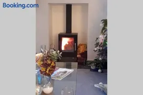 Exclusive 5 Bed Family House in Village Location - Image 3