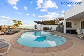 Modern La Jolla Escape Pool Rooftop Views - Image 3