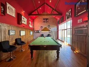 Woodland View with Hot Tub and Snooker Table - Image 1